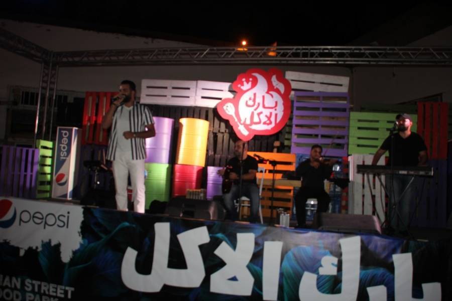 احيا الفنان الأردني محمد رمضان امسية غنائية فنية في “بارك الأكل”
