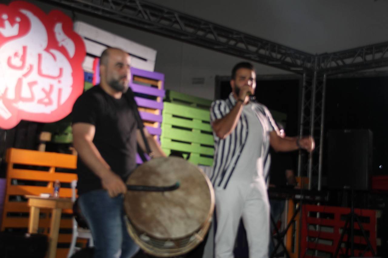 احيا الفنان الأردني محمد رمضان امسية غنائية فنية في “بارك الأكل” 
