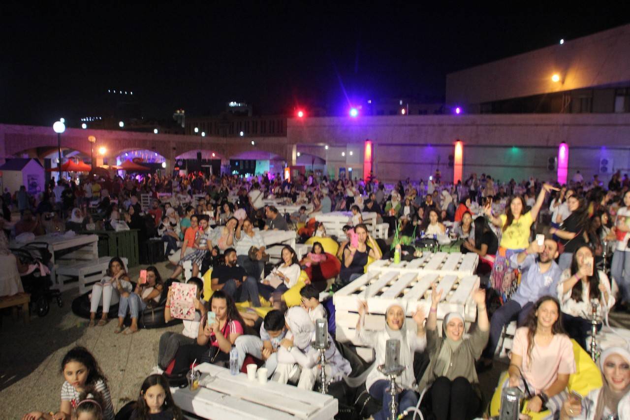 احيا الفنان الأردني محمد رمضان امسية غنائية فنية في “بارك الأكل” 