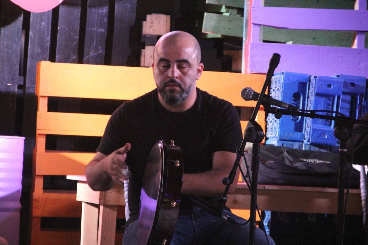 احيا الفنان الأردني محمد رمضان امسية غنائية فنية في “بارك الأكل” 