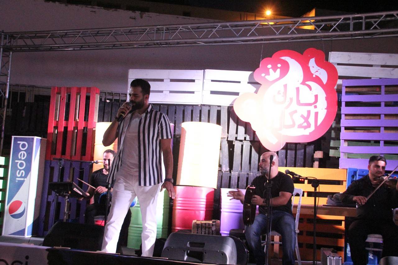 احيا الفنان الأردني محمد رمضان امسية غنائية فنية في “بارك الأكل” 