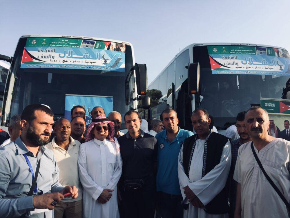 سفارة المملكة في الأردن تودع حجاج المركز السعودي لتدريب الكفيفيات وعددا من الأسر الأردنية.