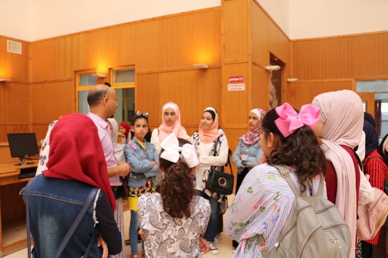 طالبات النادي الصيفي لمشروع مكاني في زيارة علمية لجامعة الحسين بن طلال