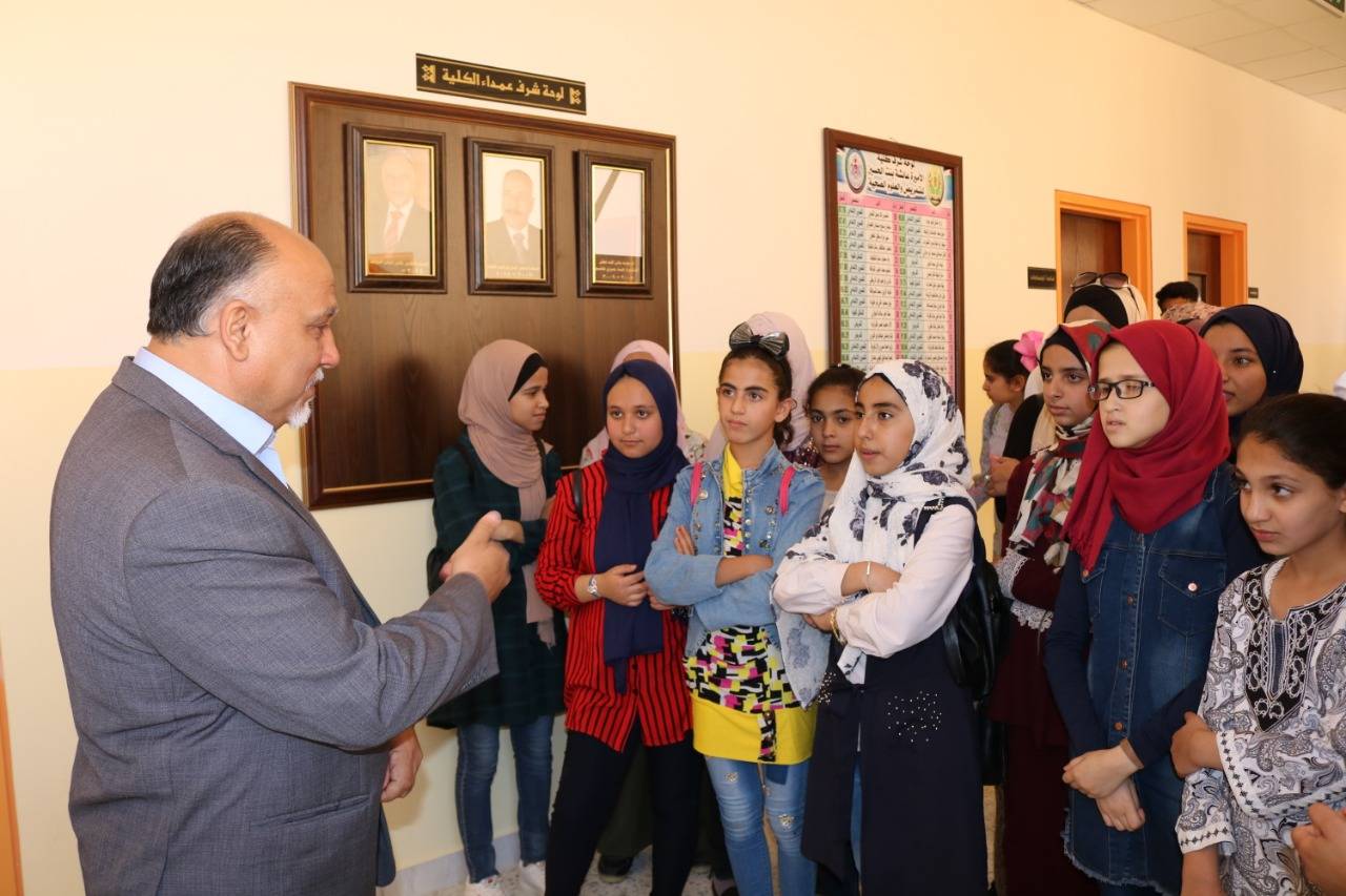 طالبات النادي الصيفي لمشروع مكاني في زيارة علمية لجامعة الحسين بن طلال