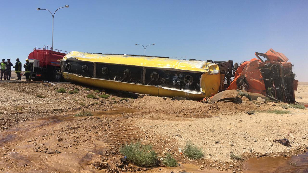 إصابة شخص اثر حادث تدهور صهريج على الطريق الصحراوي
