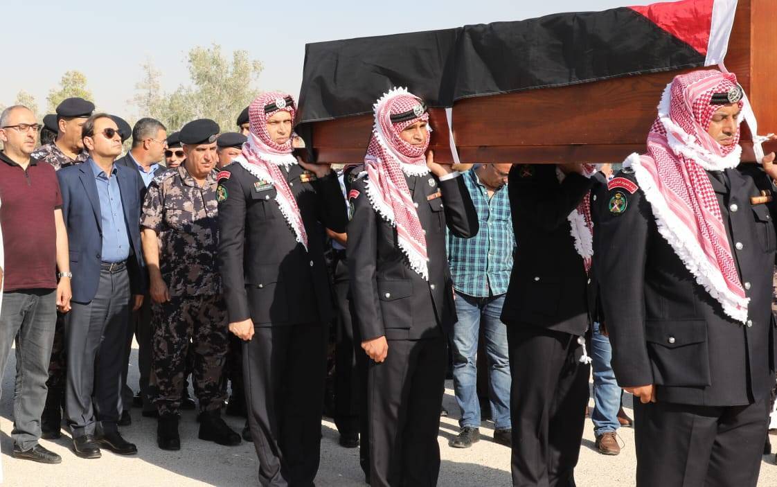مندوباً عن جلالة الملك مدير عام الدفاع المدني يعزي بوفاة اللواء المتقاعد ذيب المعاني