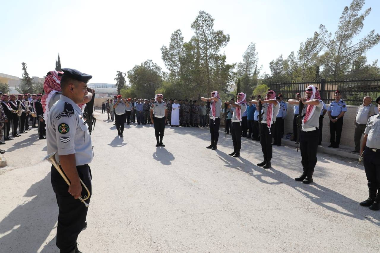 مندوباً عن جلالة الملك مدير عام الدفاع المدني يعزي بوفاة اللواء المتقاعد ذيب المعاني