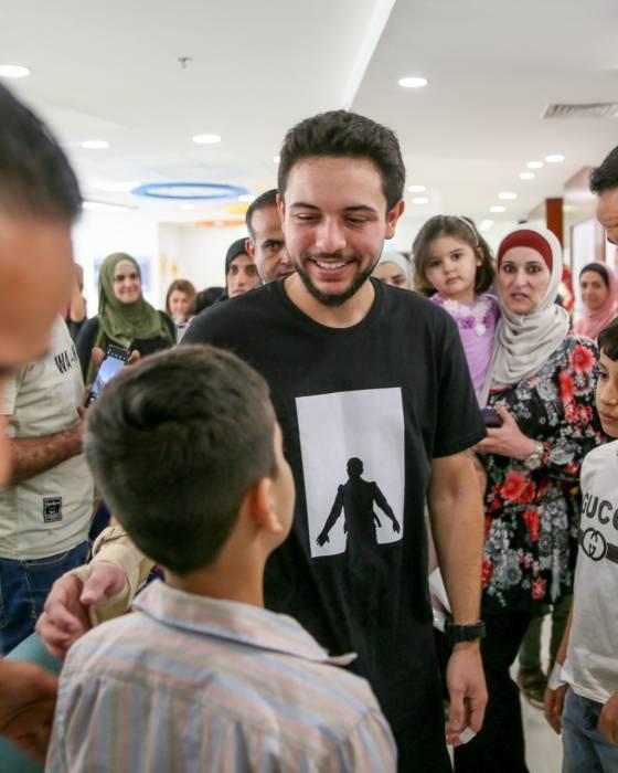 ولي العهد يفتتح قاعة كهف الأبطال في مركز الحسين للسرطان