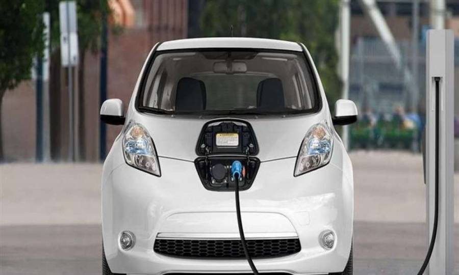 مستثمري المناطق الحرة: التخليص على 32 سيارة كهرباء فقط في شهر تموز