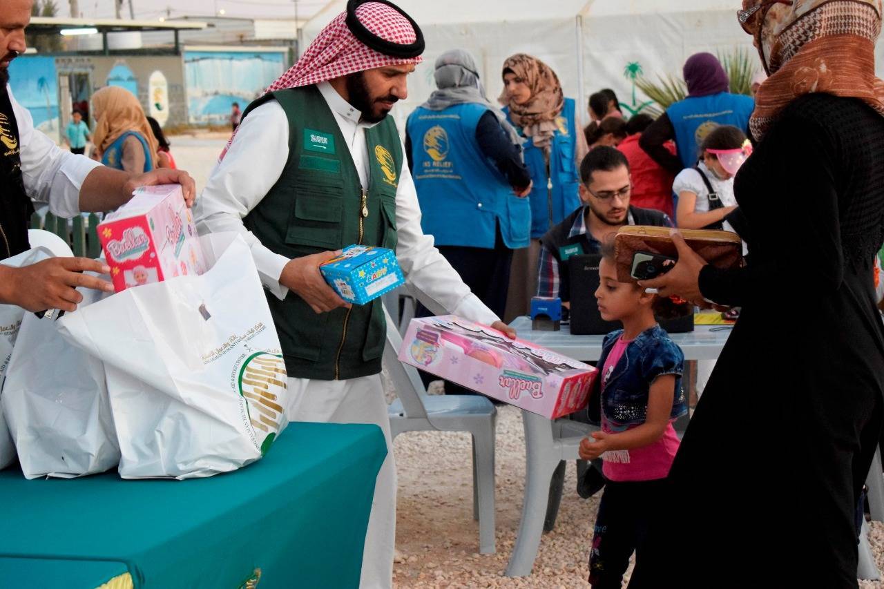 فرع مركز الملك سلمان للاغاثة بالاردن يطلق مبادرة  كساء فرحتكم فرحتنا   للاطفال الايتام في مخيم الزعتري