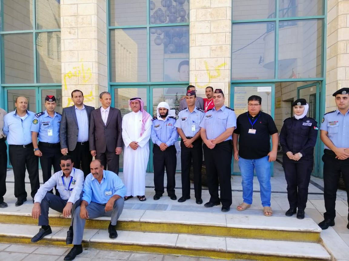بالصور .. ادارة مستشفى النسائية والاطفال في محافظة المفرق تحتفل بعيد الاضحى مع المرضى .