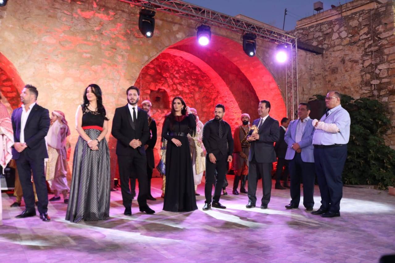  مندوبا عن ولي العهد وزير الثقافة يفتتح فعاليات مهرجان الفحيص