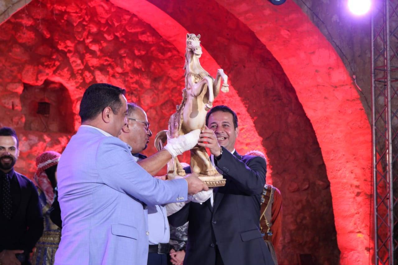  مندوبا عن ولي العهد وزير الثقافة يفتتح فعاليات مهرجان الفحيص