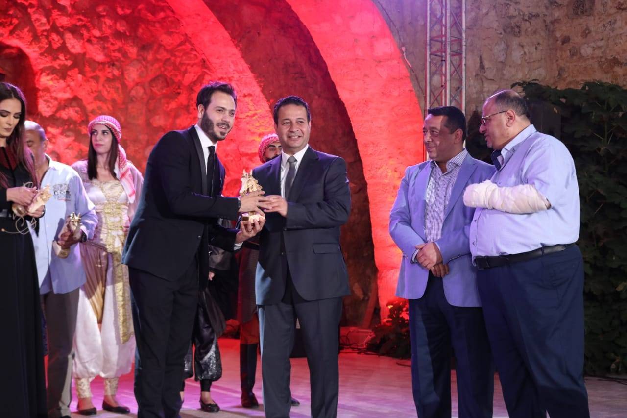  مندوبا عن ولي العهد وزير الثقافة يفتتح فعاليات مهرجان الفحيص