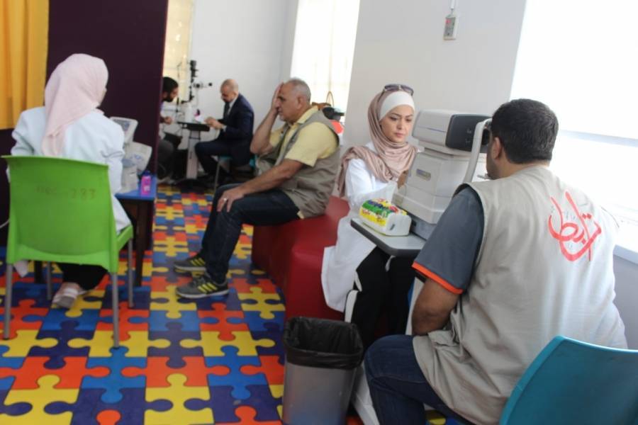 بالتعاون مع الهيئة الخيرية الأردنية  مُستشفى العيون التخصصي ينظم يوم طبي مجاني