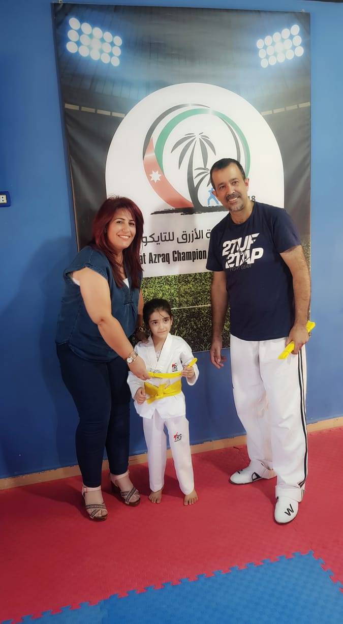مركز أبطال الأزرق للتايكوندو يسلم الاحزمة الصفراء لمستحقيها
