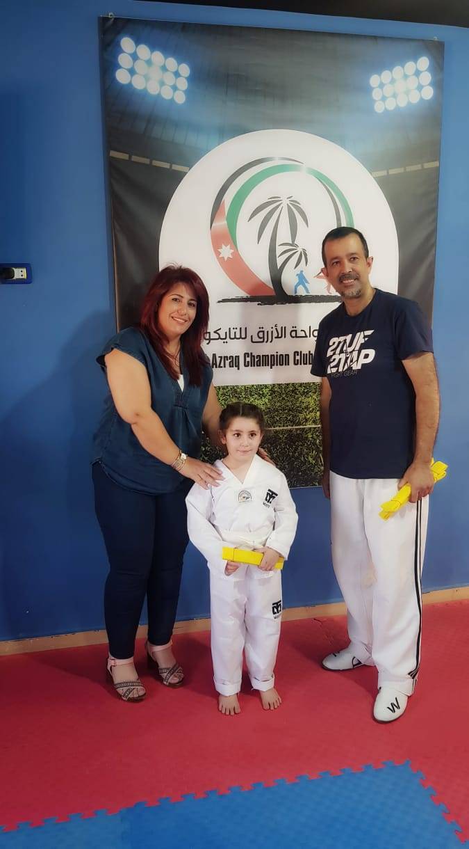 مركز أبطال الأزرق للتايكوندو يسلم الاحزمة الصفراء لمستحقيها
