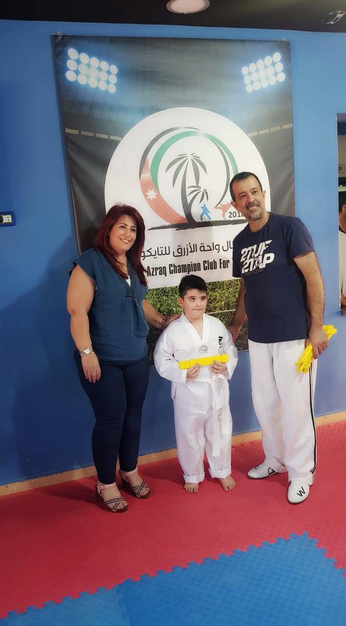 مركز أبطال الأزرق للتايكوندو يسلم الاحزمة الصفراء لمستحقيها