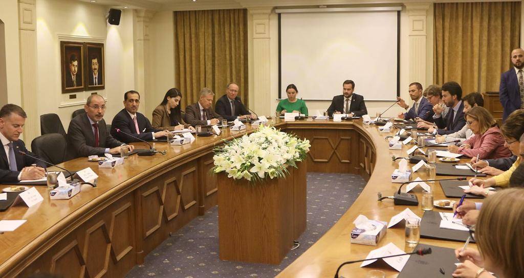 الصفدي يؤكد على ضرورة اتخاذ المجتمع الدولي خطوات فاعلة وسريعة للضغط على إسرائيل لوقف انتهاكاتها للمقدسات في القدس المحتلة 