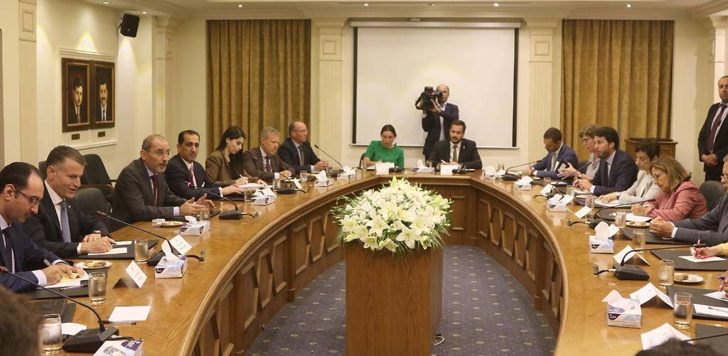 الصفدي يؤكد على ضرورة اتخاذ المجتمع الدولي خطوات فاعلة وسريعة للضغط على إسرائيل لوقف انتهاكاتها للمقدسات في القدس المحتلة 