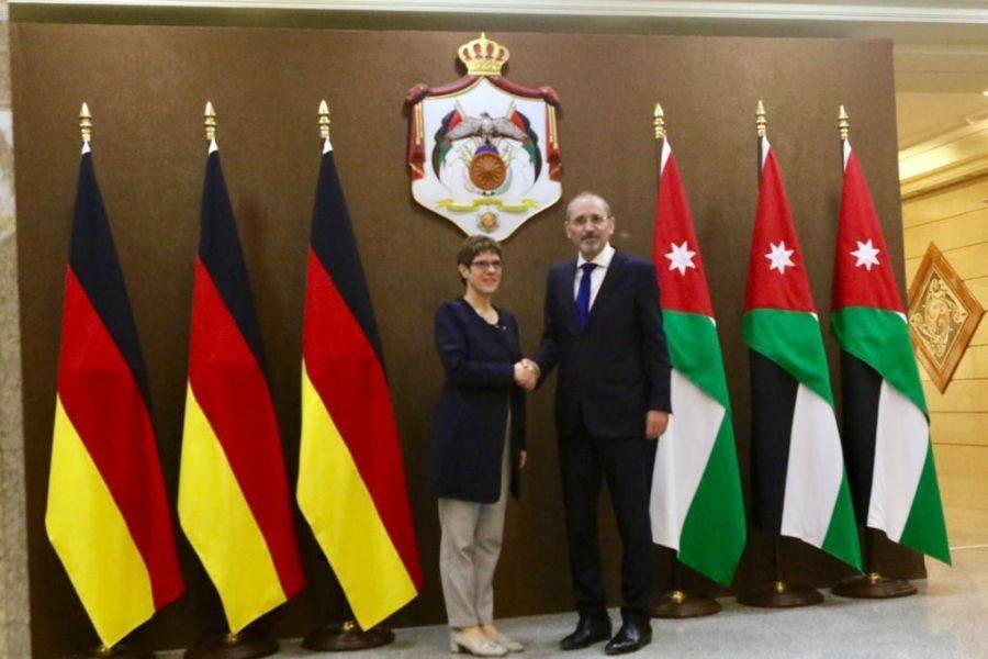 الصفدي يستقبل وزيرة الدفاع الألمانية أنغريت كرامب  كارنباور