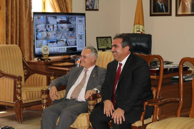 تبادل التهاني بمناسبة عيد الأضحى في جامعة الحسين بن طلال