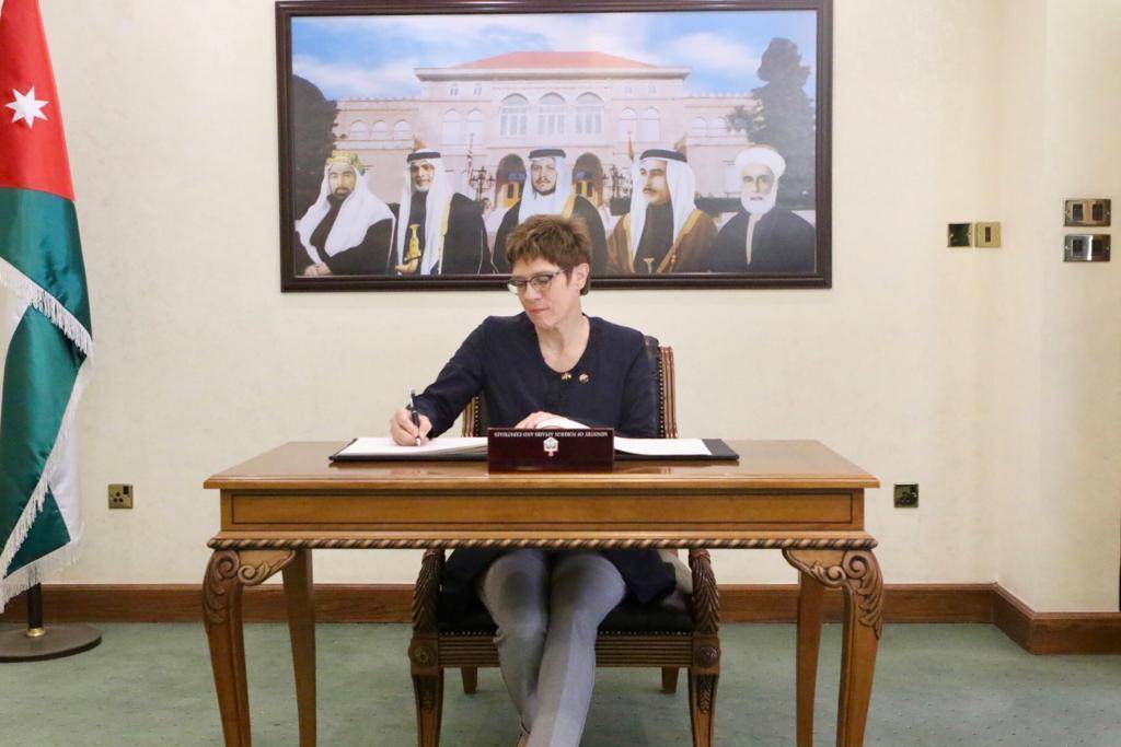 الصفدي يستقبل وزيرة الدفاع الألمانية أنغريت كرامب - كارنباور 