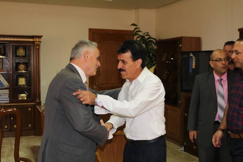 تبادل التهاني بمناسبة عيد الأضحى في جامعة الحسين بن طلال