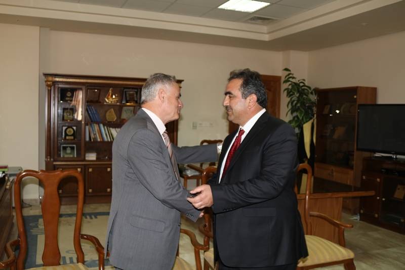 تبادل التهاني بمناسبة عيد الأضحى في جامعة الحسين بن طلال