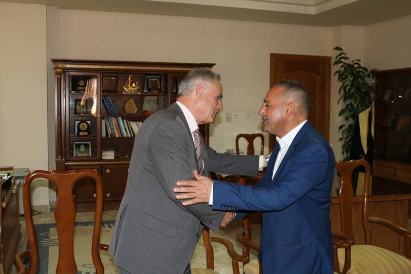 تبادل التهاني بمناسبة عيد الأضحى في جامعة الحسين بن طلال