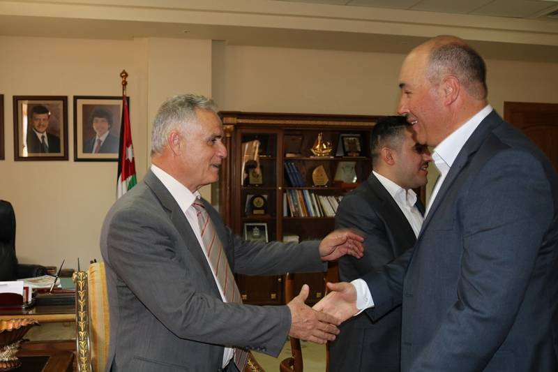 تبادل التهاني بمناسبة عيد الأضحى في جامعة الحسين بن طلال