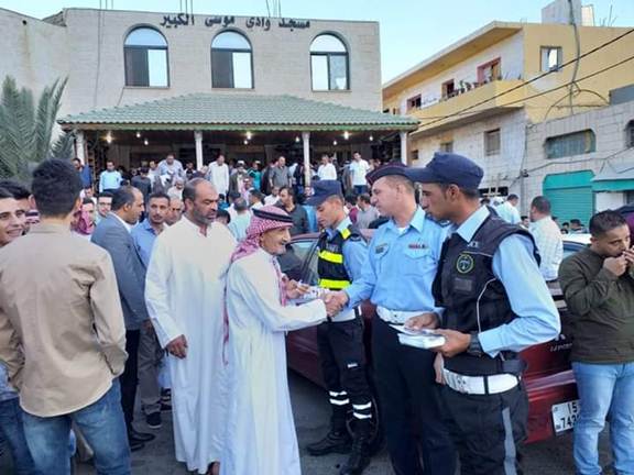 إدارة السير وبنك صفوة الإسلامي يسلطان الضوء على أهمية الالتزام بقواعد المرور وأصول القيادة السليمة