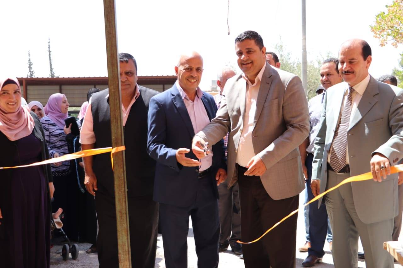 رئيس بلدية مادبا الكبرى يفتتح بازار مركزالاميره بسمه مليح للتنميه البشريه 