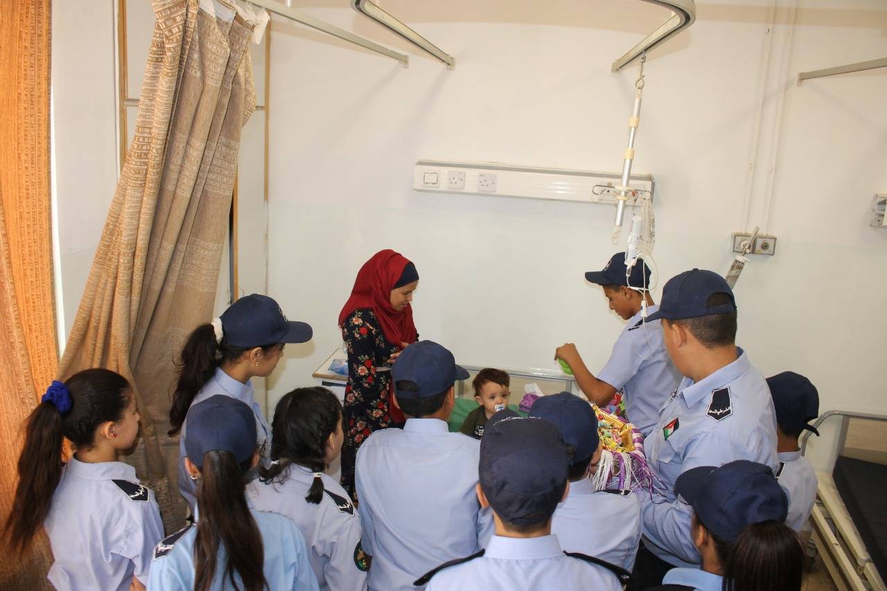 زيارة مبادرة الشرطي الصغير الى مستشفى النديم ومركز امن مادبا الشرقي 