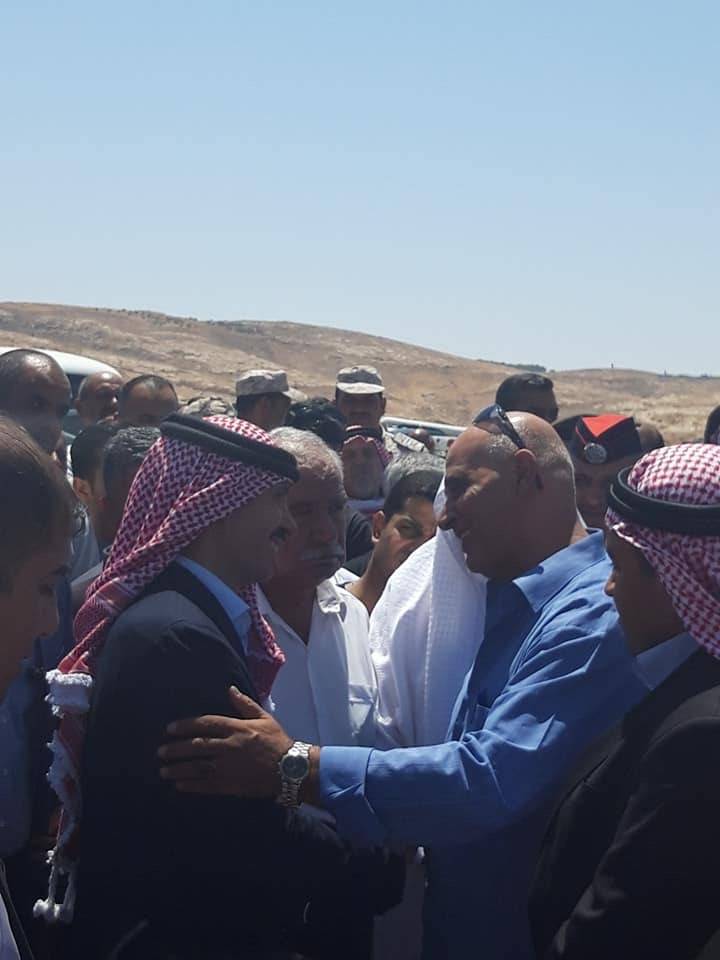 سمو الأمير حمزة بن الحسين يشارك في تشييع جثمان الباشا صابر المهايره
