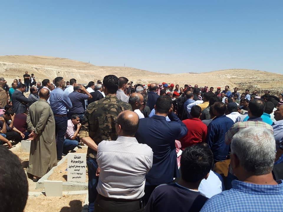 سمو الأمير حمزة بن الحسين يشارك في تشييع جثمان الباشا صابر المهايره