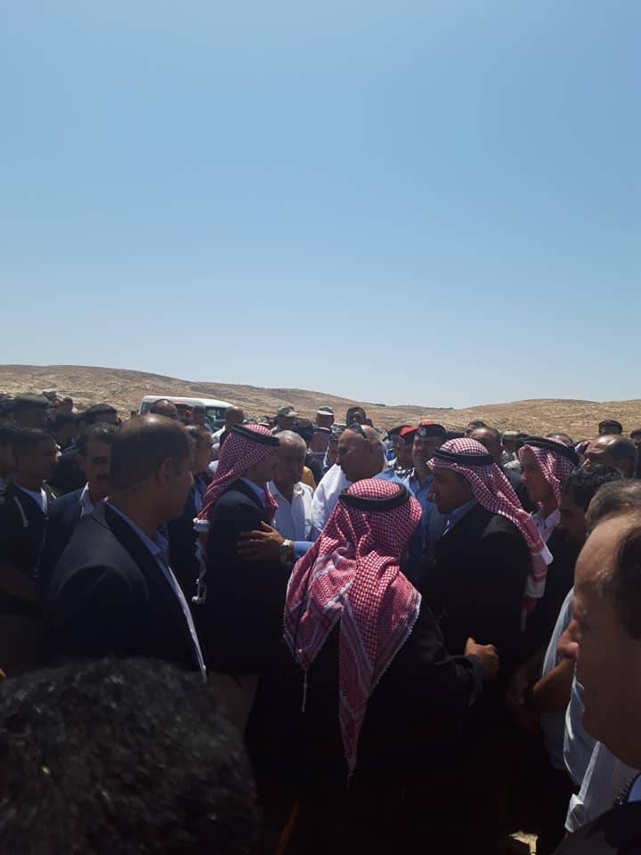 سمو الأمير حمزة بن الحسين يشارك في تشييع جثمان الباشا صابر المهايره