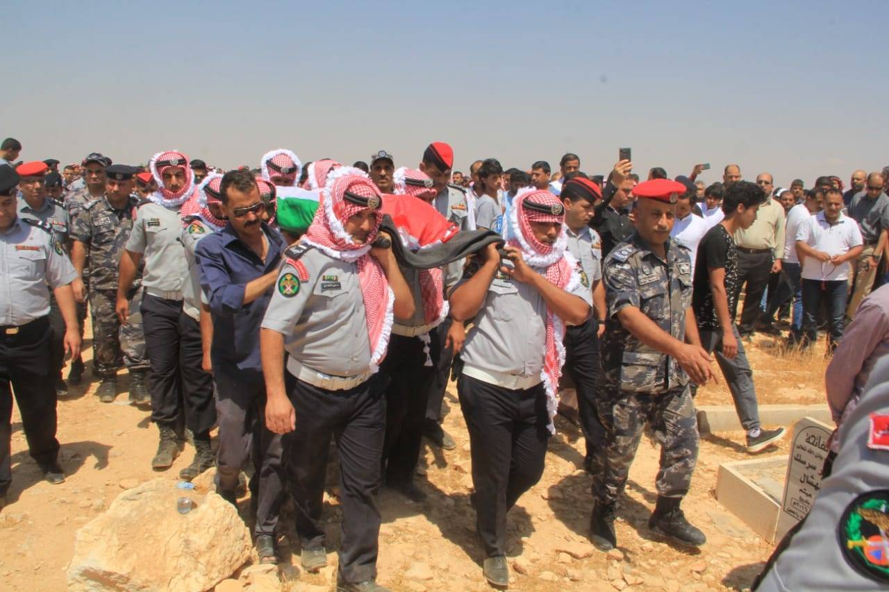 الدفاع المدني يشيع جثمان شهيد الواجب الوكيل السرحان بمحافظة المفرق