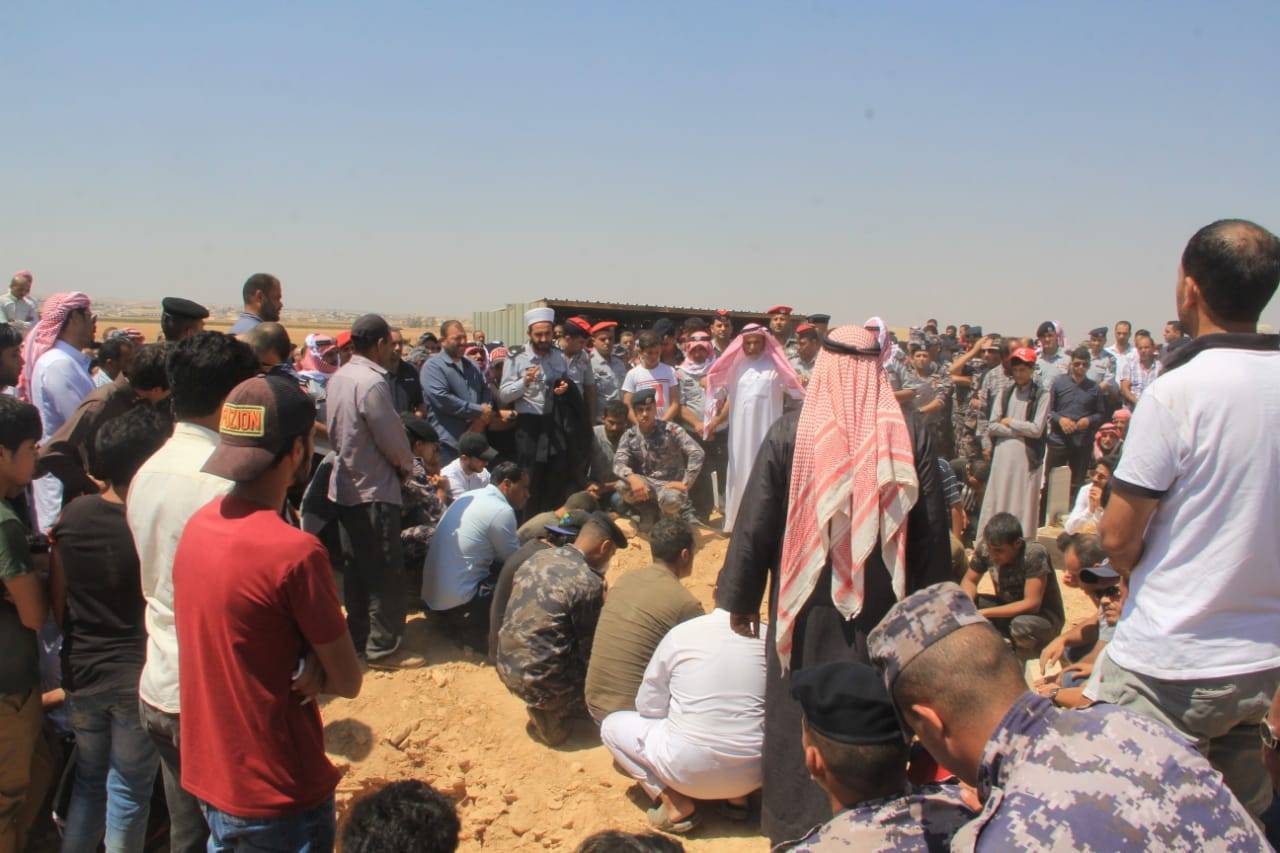 الدفاع المدني يشيع جثمان شهيد الواجب الوكيل السرحان بمحافظة المفرق
