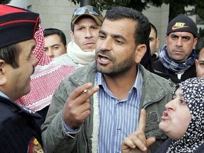 توقيف الناشط محمد السنيد اسبوعا اثر شكوى هاني الملقي