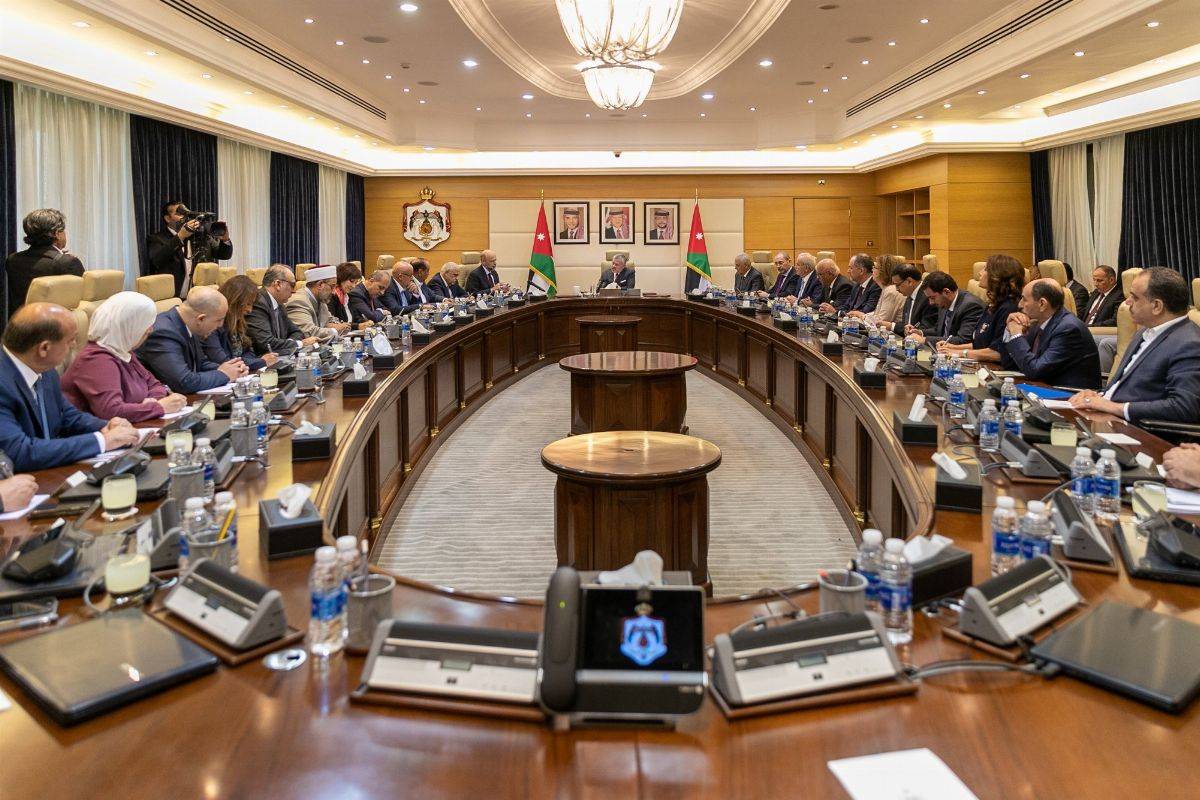 الملك يترأس جانبا من جلسة مجلس الوزراء التي تعقد الان 