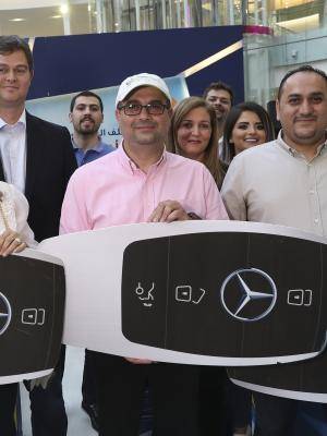 البنك الأردني الكويتي يختتم حملة ماستركارد للبطاقات الائتمانية بتوزيع ثلاث سيارات مرسيدس و 3 رحلات مميزة