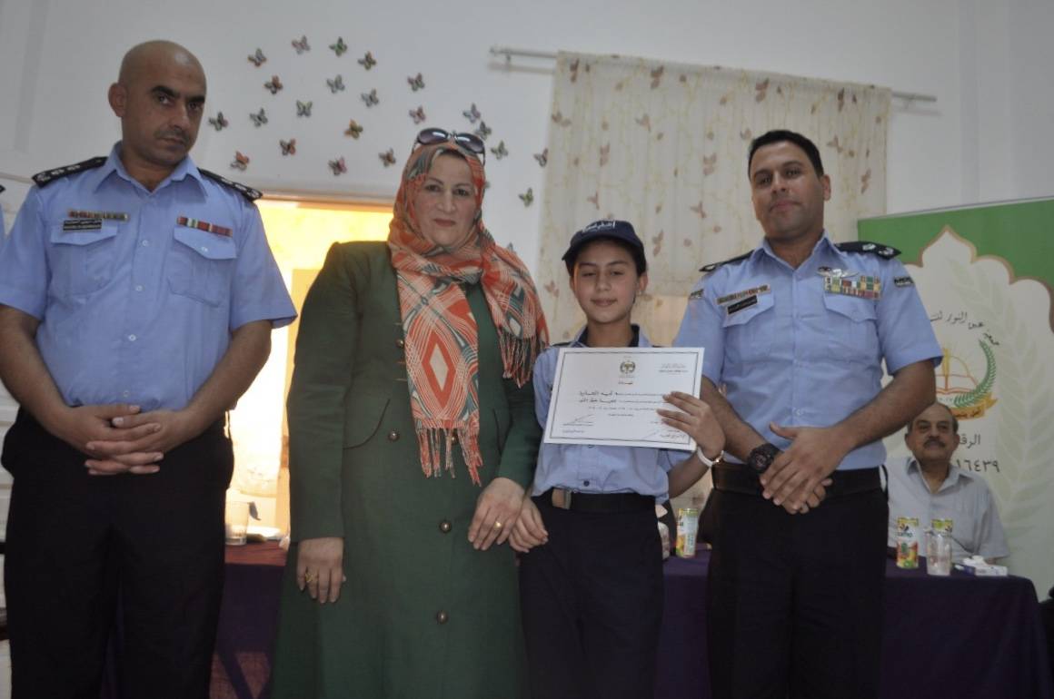 جمعية عبق النور تخرج طلاب النادي الصيفي من مبادرة الشرطي الصغير 