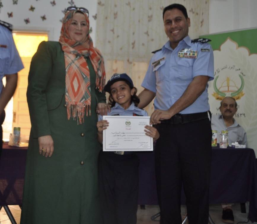جمعية عبق النور تخرج طلاب النادي الصيفي من مبادرة الشرطي الصغير 