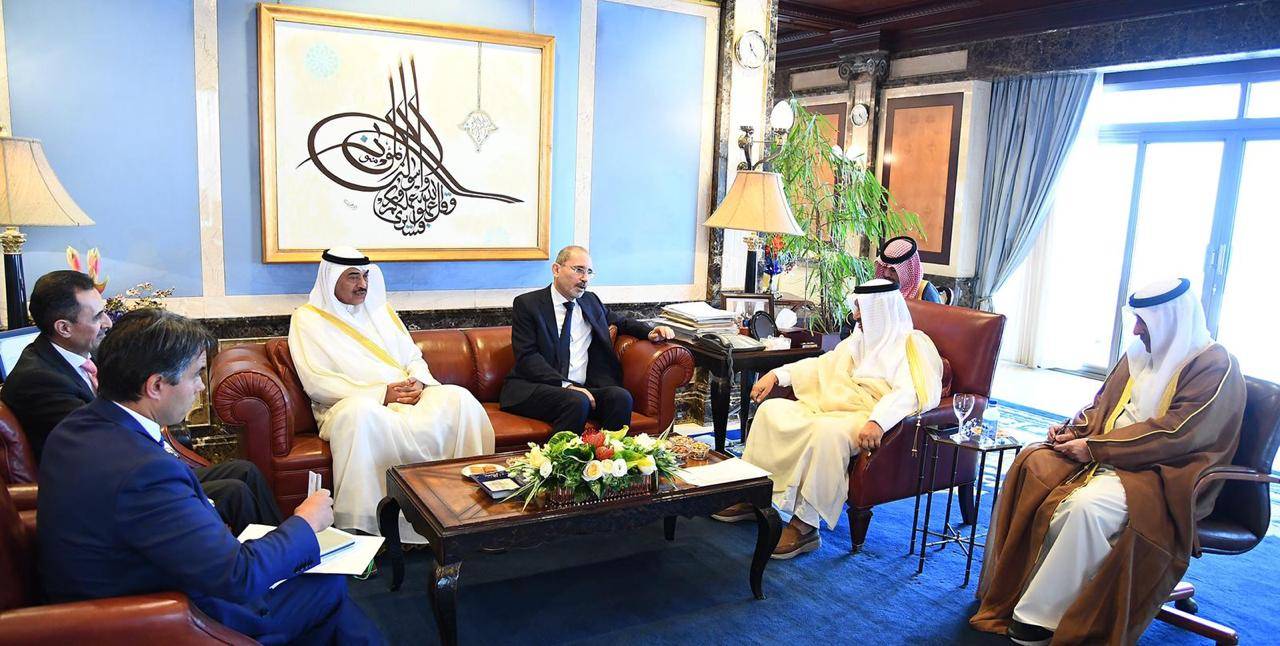 رئيس مجلس الوزراء الكويتي سمو الشيخ جابر مبارك الحمد الصباح يلتقي وزير الخارجية وشؤون المغتربين ايمن الصفدي