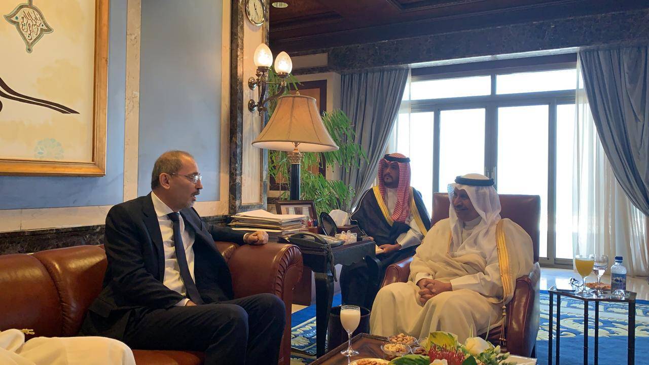 رئيس مجلس الوزراء الكويتي سمو الشيخ جابر مبارك الحمد الصباح يلتقي وزير الخارجية وشؤون المغتربين ايمن الصفدي