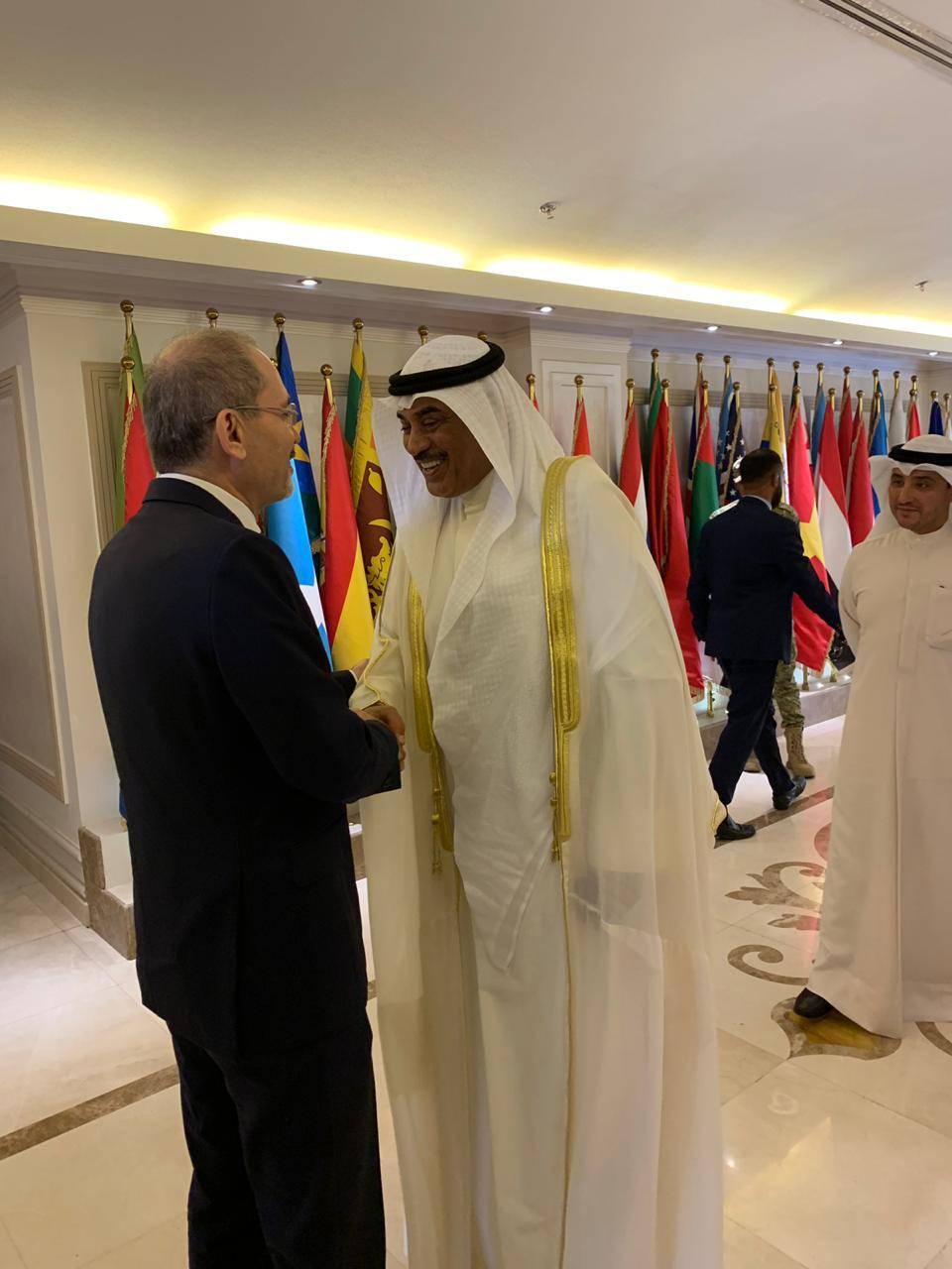 رئيس مجلس الوزراء الكويتي سمو الشيخ جابر مبارك الحمد الصباح يلتقي وزير الخارجية وشؤون المغتربين ايمن الصفدي