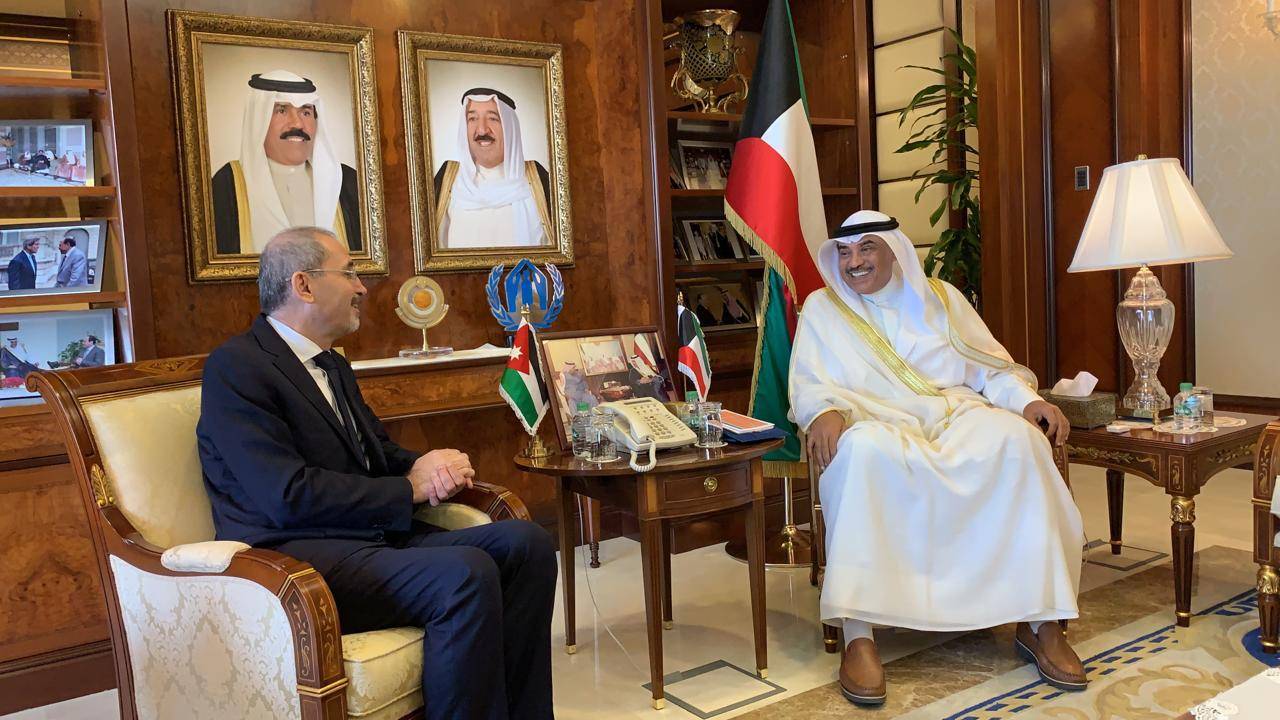 رئيس مجلس الوزراء الكويتي سمو الشيخ جابر مبارك الحمد الصباح يلتقي وزير الخارجية وشؤون المغتربين ايمن الصفدي