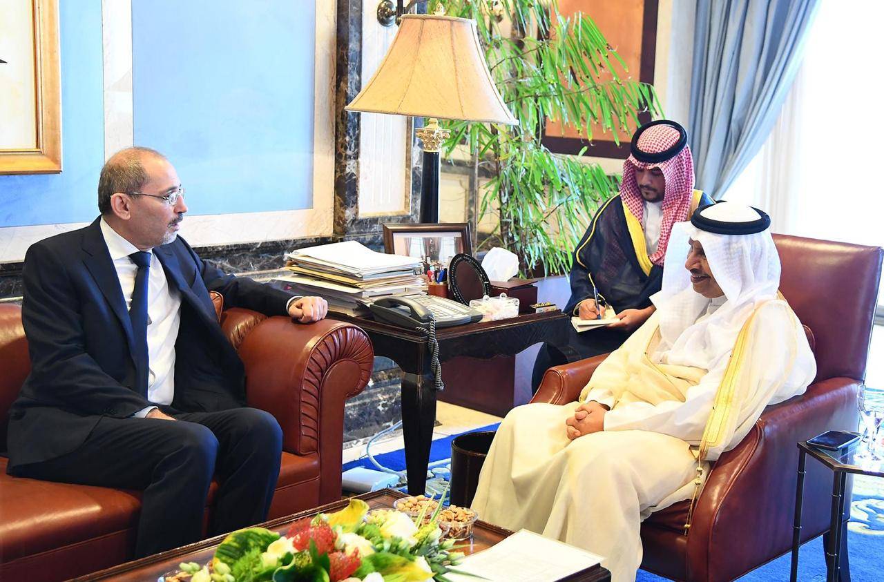 رئيس مجلس الوزراء الكويتي سمو الشيخ جابر مبارك الحمد الصباح يلتقي وزير الخارجية وشؤون المغتربين ايمن الصفدي