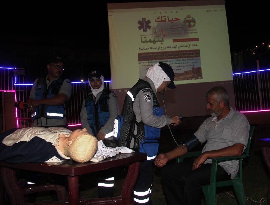 الدفاع المدني يُنظم مبادرة (حياتك بتهمنا) في محافظة الكرك